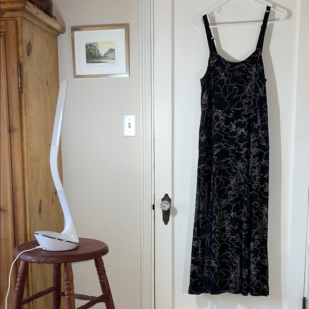 Rag & Bone‎ 100% Silk Black Dress with White Accents Floral Design 8 EUC